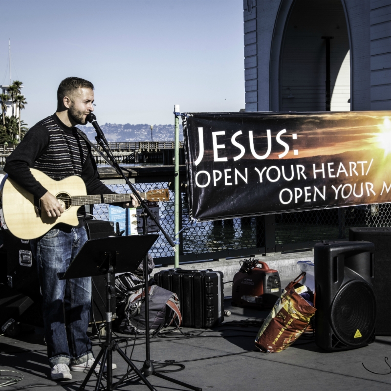 CAL SINGS AT FISHERMAN'S WHARF.